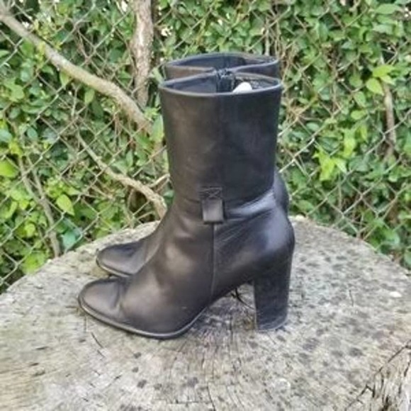 Tahari Boot SZ 9M Jessica Heel Black soft Leather 3 1/2in - Picture 8 of 8